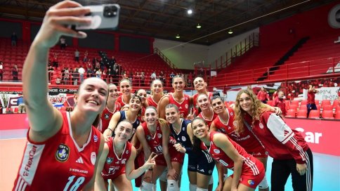 Kovačevićevoj četi potrebna još samo dva seta: Milica Kubura i Jovana Stevanović vode Olimpijakos ka elitnom društvu