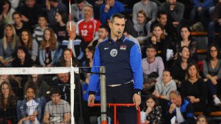 Sudija umalo pao na utakmici, igrači potrčali u pomoć (VIDEO)